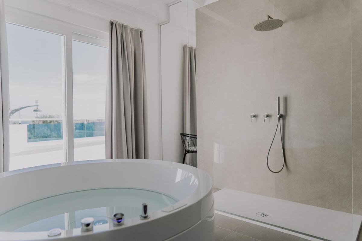 Suite Donna Edwige By Monholiday Monopoli Exterior foto