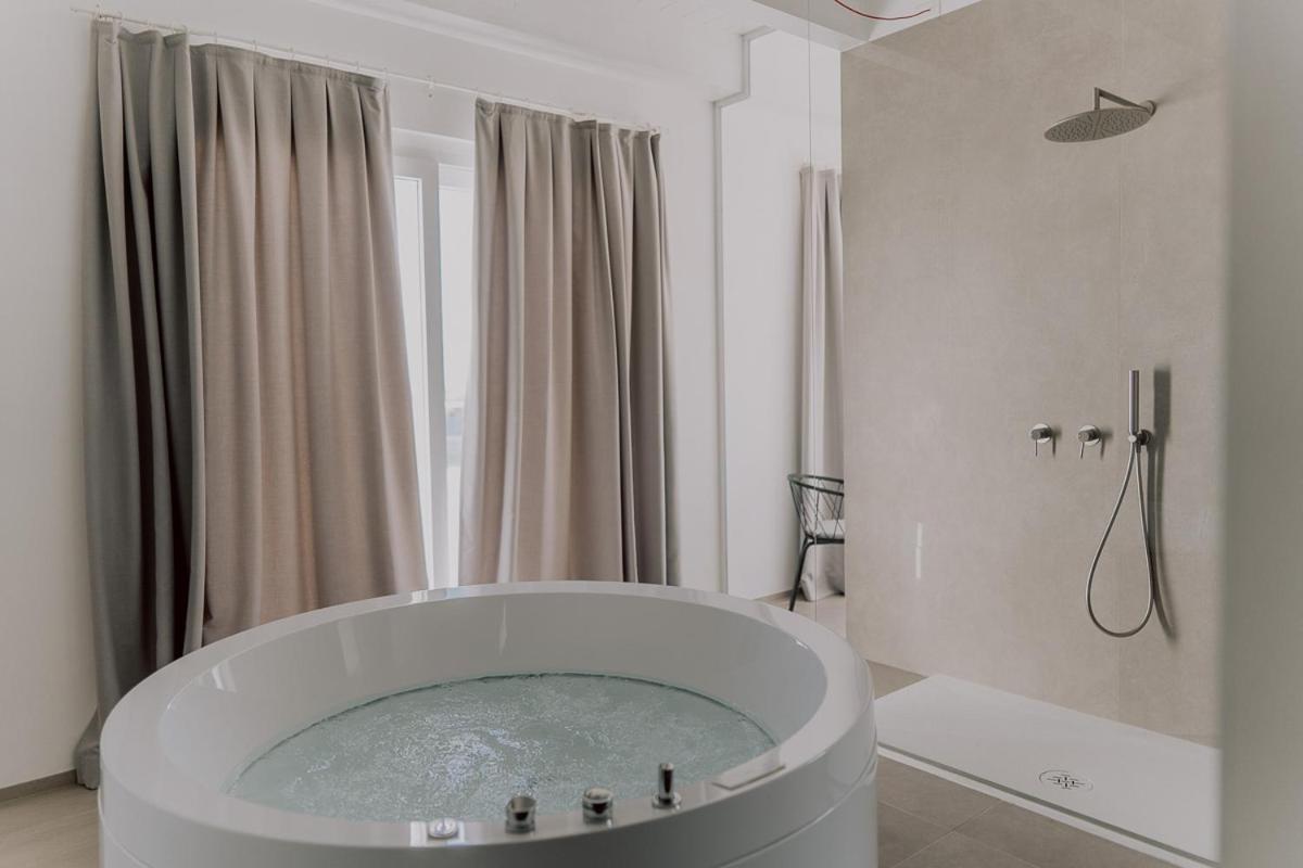 Suite Donna Edwige By Monholiday Monopoli Exterior foto